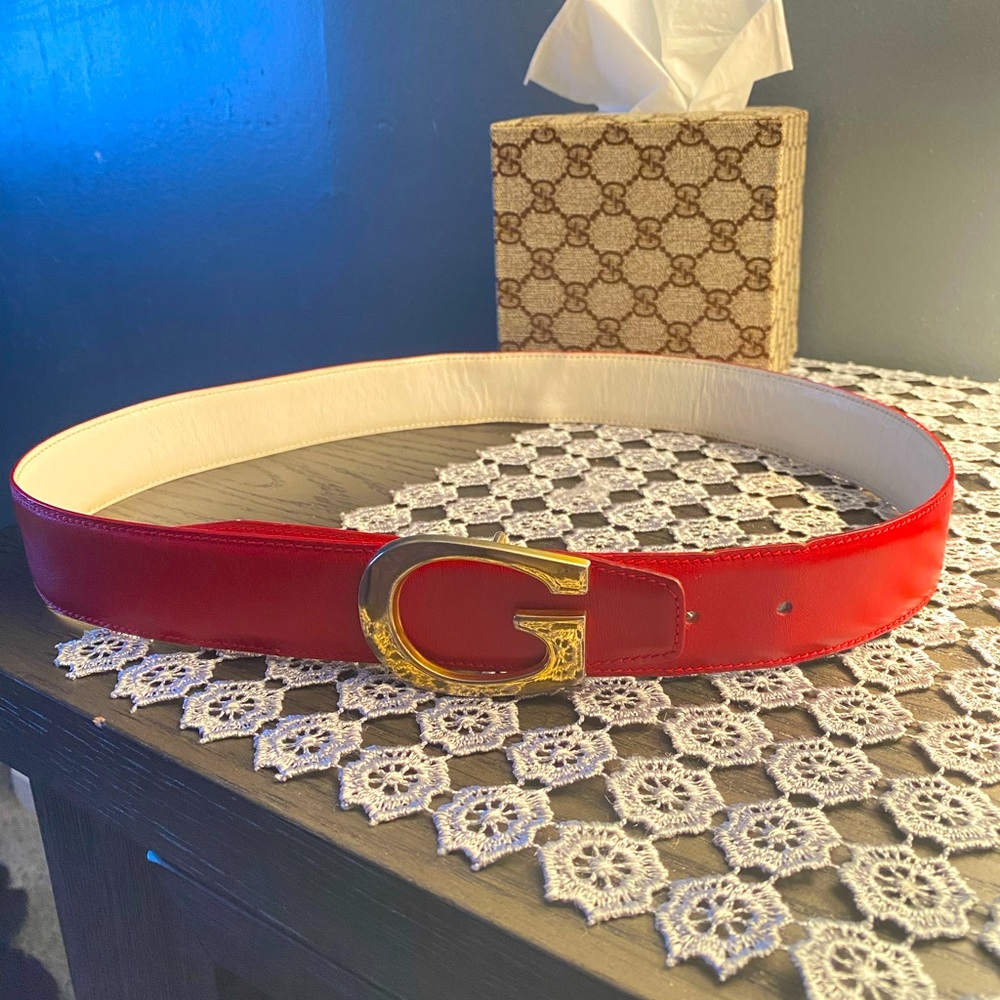 Authentic Gucci belt reversible red and white detachable gold Gucci buckle.